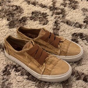 Women’s Distressed Tan Sneakers